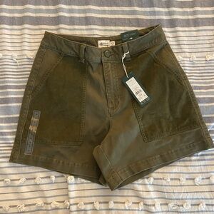 Alpine Design Women's Cargo Shorts in Olive